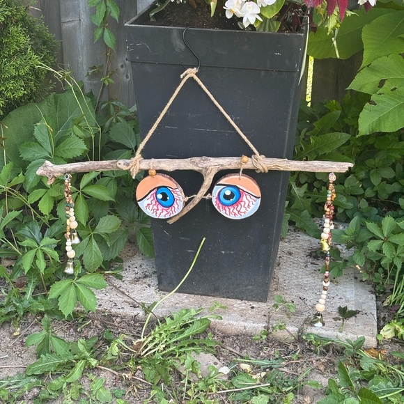Handmade Eyeball Driftwood Yard Art – Quirky Garden Hanging - Picture 6 of 11